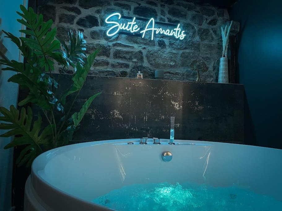 Suite Luxueuse Jacuzzi Suite Amantis By Noma Saint-Chamond Ngoại thất bức ảnh